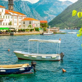 Barques de pêche dans la baie de Kotor, au Monténégro